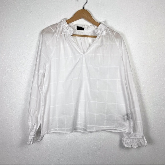 Who What Wear sz. M White Blouse w/ bubble sleeves and ruffle sleeve hem - Picture 1 of 11